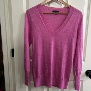 EUC gorgeous fushia pink lightweight merino wool v neck sweater size M.